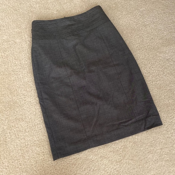 H&M Dresses & Skirts - H&M High Waisted Gray Skirt Size 4 H&M Dresses & Skirts - H&M High Waisted Gray Skirt Size 4